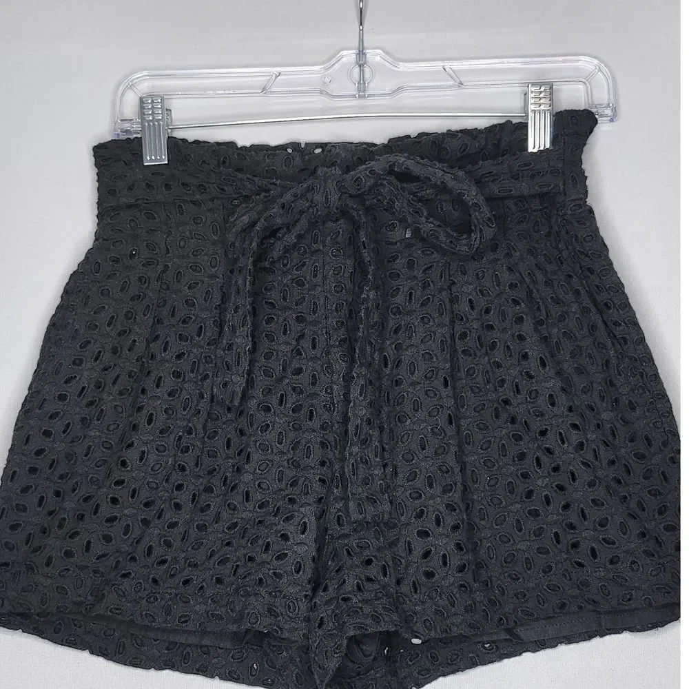 Womans Black Eyelet‎ Shorts  Size Small Pull on front tie fully Lined Pockets
